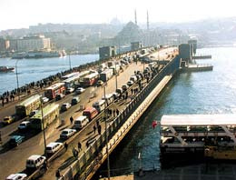 Galata Köprüsü'nde sabah şoku!