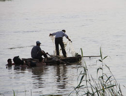 Dicle Nehri'ne giren çocuklar boğuldu