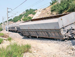 Van'da askere hain pusu: 4 yaralı